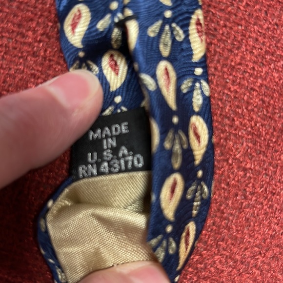 Geoffrey Beene Men’s Silk Neck Tie - Picture 8 of 8